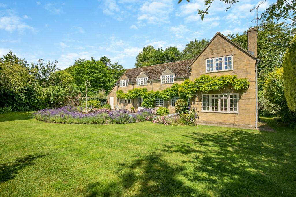 4 bedroom detached house for sale in Sawpit Lane, Oddington, Moretonin