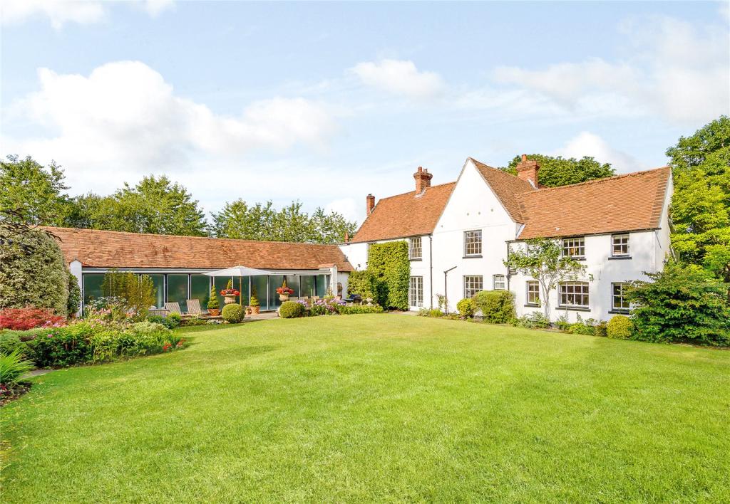 5 bedroom detached house for sale in Long Lane, Shaw, Newbury