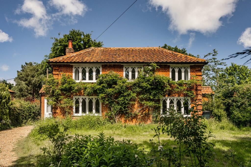 2 bedroom detached house for sale in Alby Hill, Nr Aldborough, Norfolk