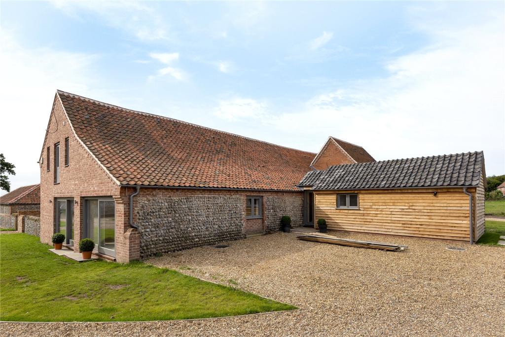 4 bedroom barn conversion for sale in Grove Farm Barns, Roughton Road