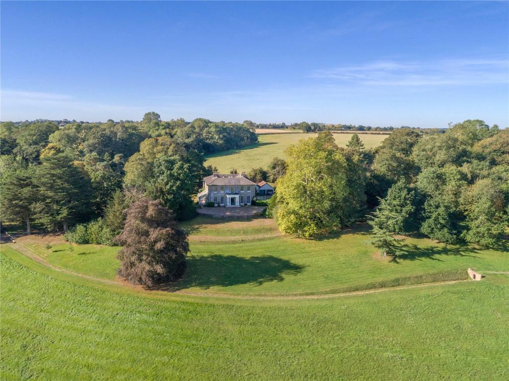6 bedroom detached house for sale in Mendham, Harleston, Norfolk, IP20