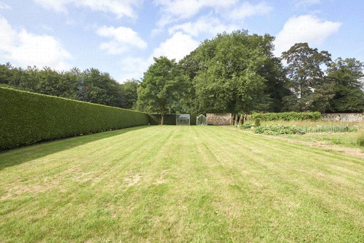 6 bedroom detached house for sale in Mendham, Harleston, Norfolk, IP20