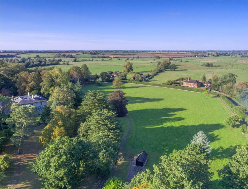 6 bedroom detached house for sale in Mendham, Harleston, Norfolk, IP20