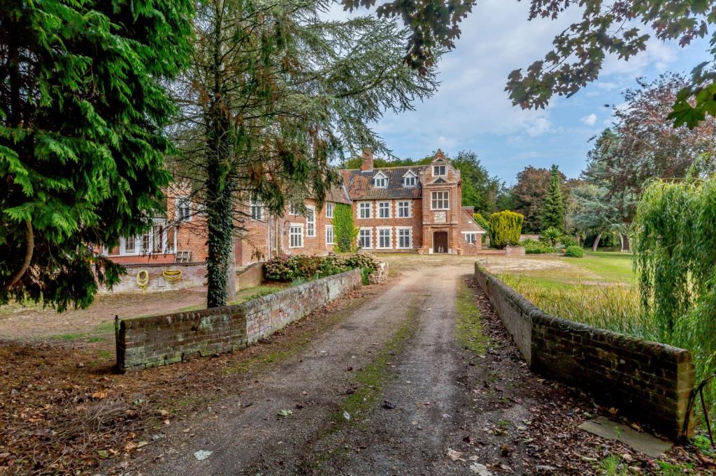 8 bedroom detached house for sale in Weston Road, Weston Longville