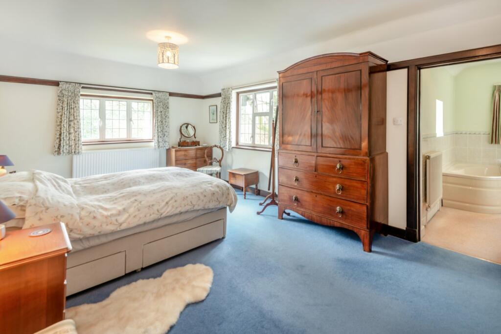 6 bedroom detached house for sale in Darrs Lane, Northchurch