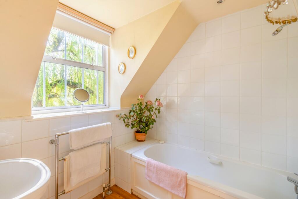 Additional property image - Sandridgebury Lane, Sandridgebury, St. Albans, Hertfordshire