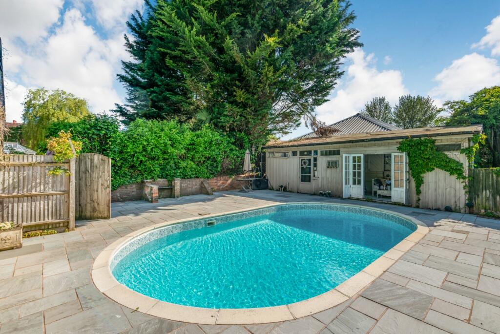 Additional property image - Sandridgebury Lane, Sandridgebury, St. Albans, Hertfordshire