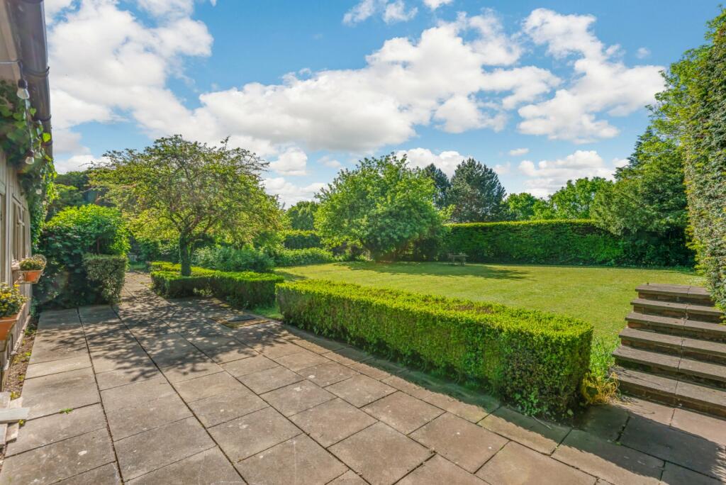Additional property image - Sandridgebury Lane, Sandridgebury, St. Albans, Hertfordshire