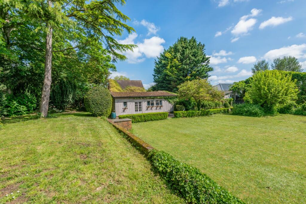 Additional property image - Sandridgebury Lane, Sandridgebury, St. Albans, Hertfordshire