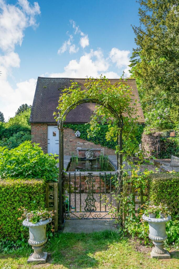 Additional property image - Sandridgebury Lane, Sandridgebury, St. Albans, Hertfordshire