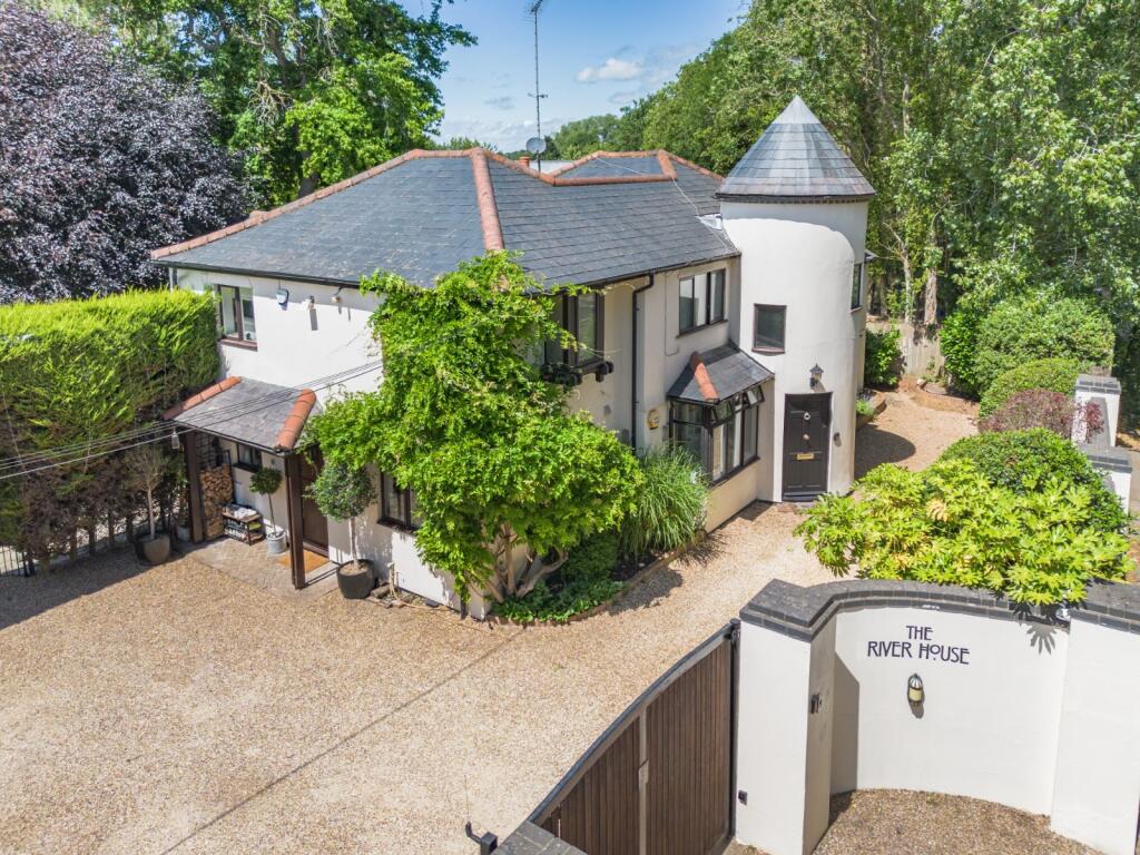Main image of property: Radlett Road, Frogmore, St. Albans, Hertfordshire