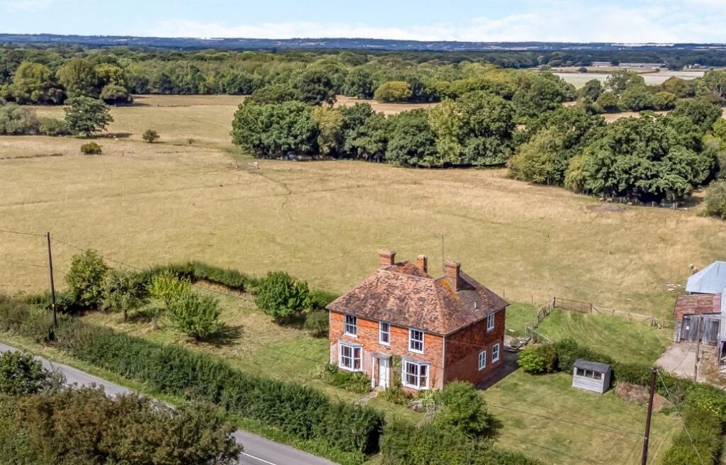 4 bedroom detached house for sale in Bethersden Road, Bethersden, Kent