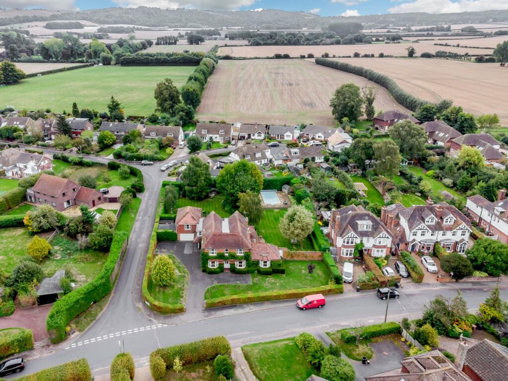 5 bedroom detached house for sale in Oxenturn Road, Wye, Kent, TN25