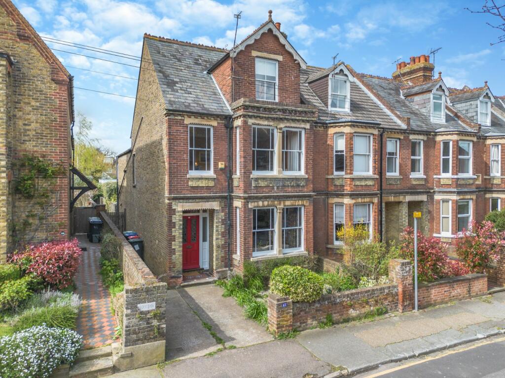 4 bedroom end of terrace house for sale in Roper Road, Canterbury, Kent, CT2