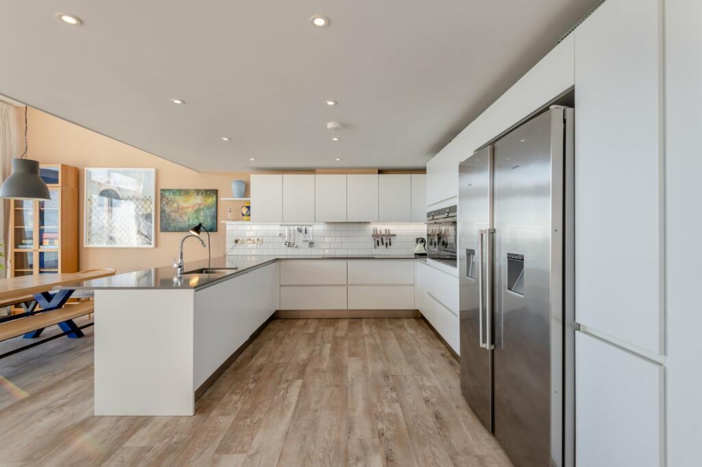 Additional property image - Bay, 98 St Leonards Road, Hythe, Kent