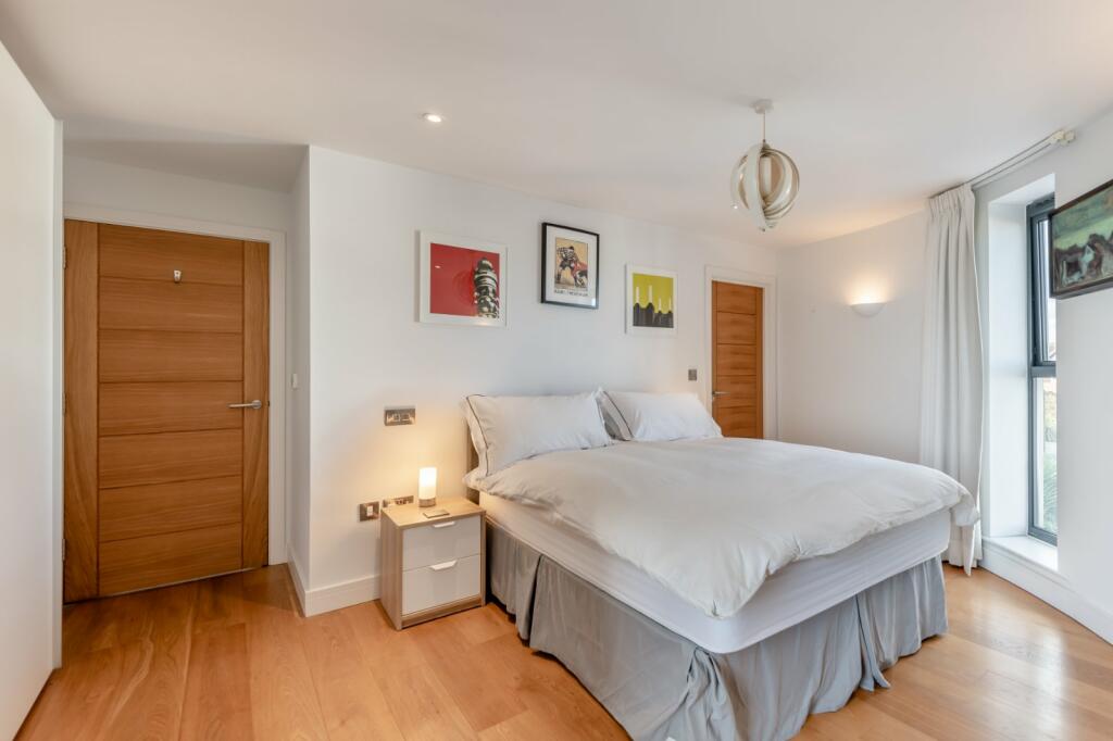 Additional property image - Bay, 98 St Leonards Road, Hythe, Kent