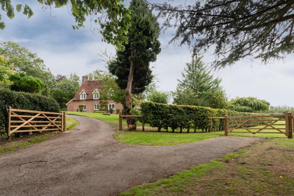 6 bedroom detached house for sale in Morry Lane, East Sutton, Maidstone