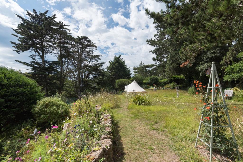 5 bedroom detached house for sale in St Margarets Road, St Margarets