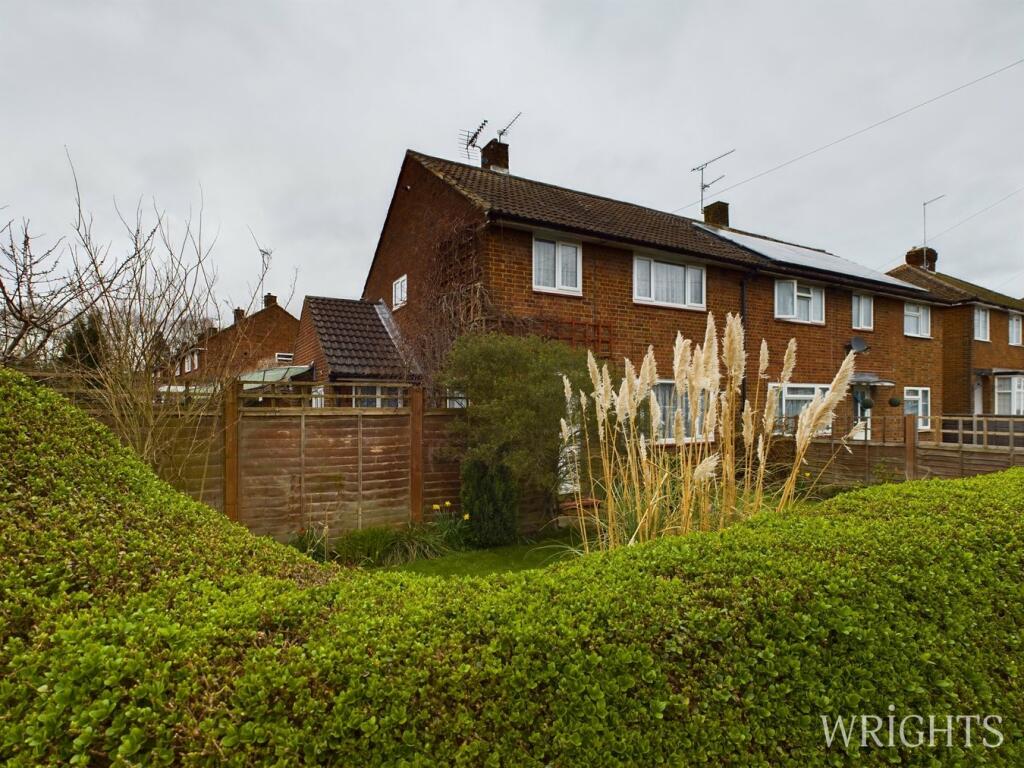 3 bedroom semidetached house for sale in Chelwood Avenue, Hatfield, AL10