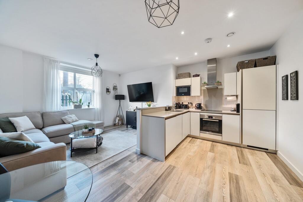 Additional property image - Great North Road, Hatfield, AL9