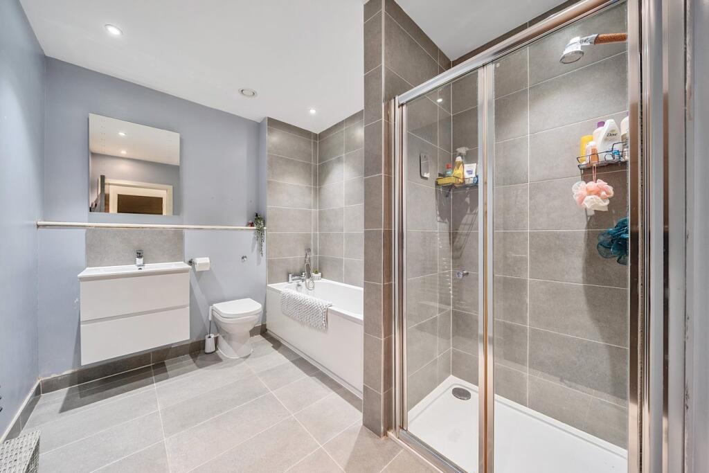 Additional property image - Great North Road, Hatfield, AL9