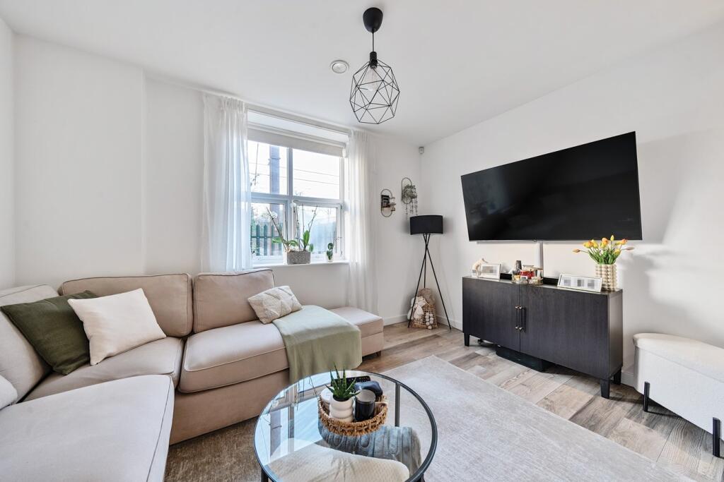 Additional property image - Great North Road, Hatfield, AL9