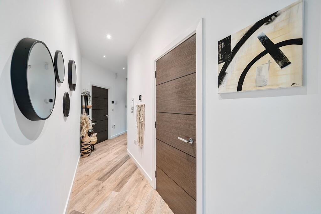 Additional property image - Great North Road, Hatfield, AL9