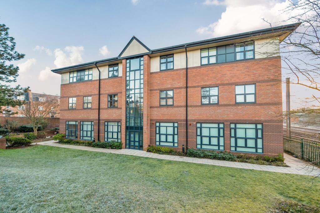 Additional property image - Great North Road, Hatfield, AL9