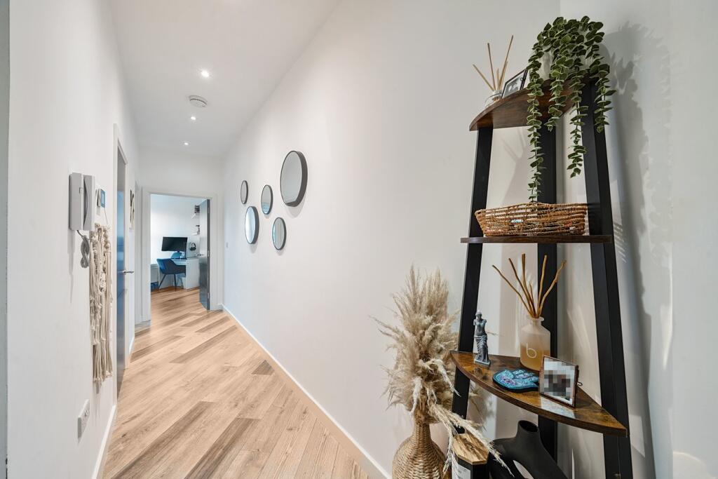 Additional property image - Great North Road, Hatfield, AL9