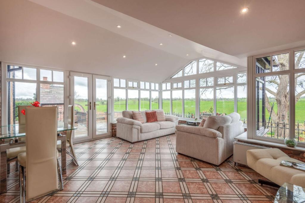 6 bedroom detached house for sale in Bickley Town Lane, Malpas