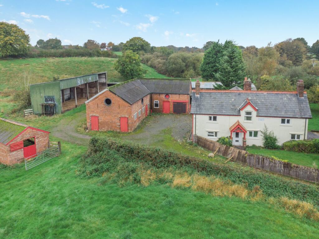 4 bedroom detached house for sale in Crabmill Lane, Norley, Frodsham