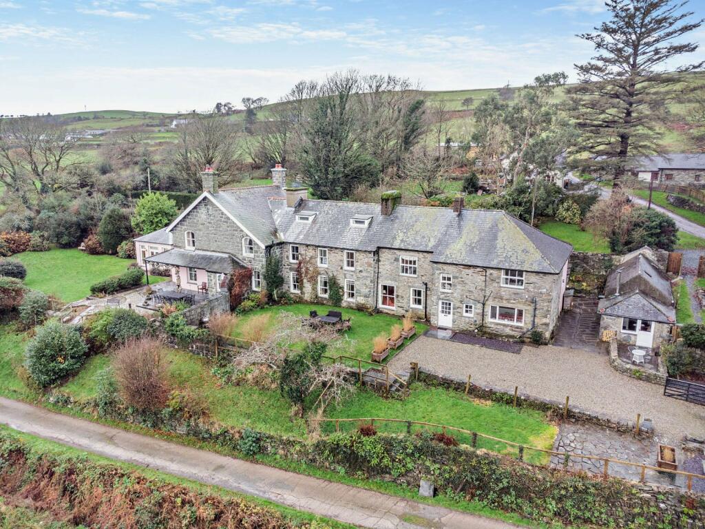 9 bedroom detached house for sale in Pentrefelin, Criccieth, Gwynedd, LL52
