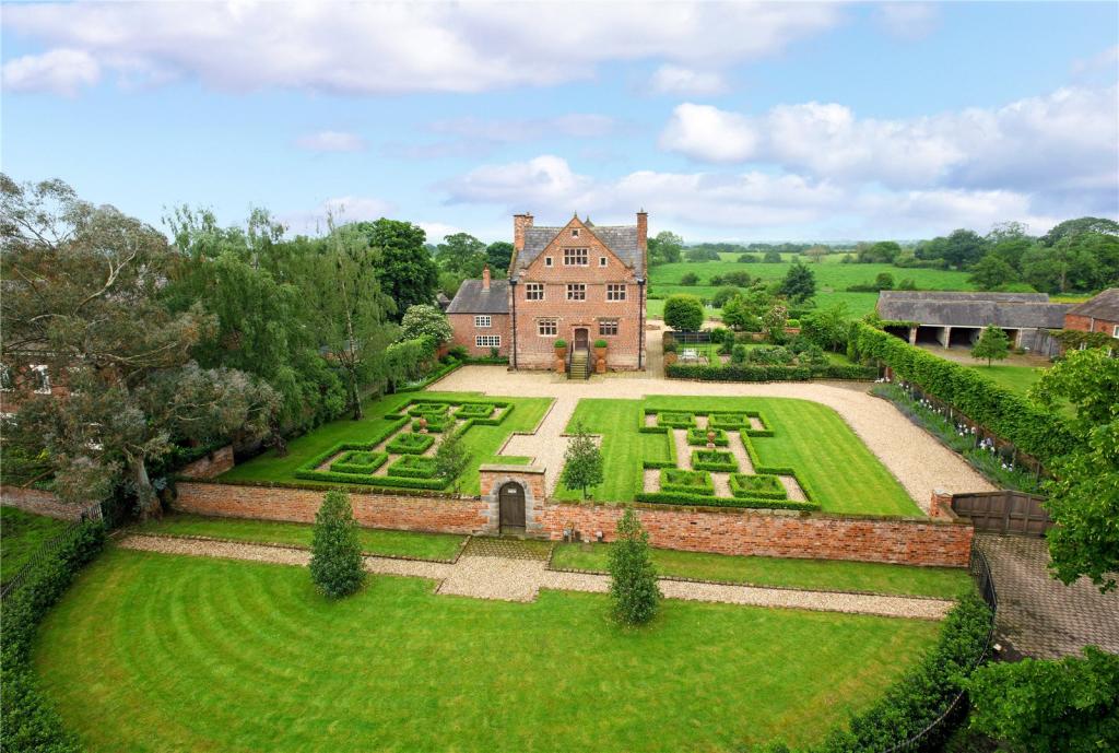 5 bedroom detached house for sale in Burton, Tarporley, Cheshire, CW6