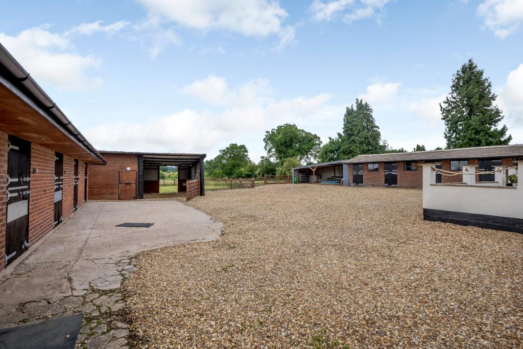 4 bedroom detached house for sale in Weaverham Road, Gorstage