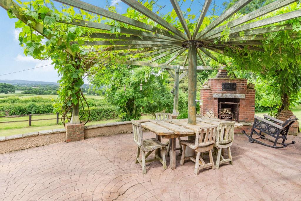 3 bedroom detached house for sale in Rewe, Exeter, Devon, EX5