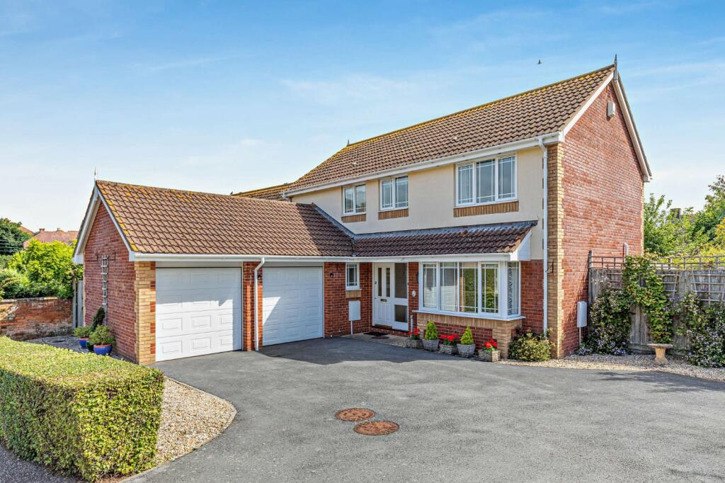4 bedroom detached house for sale in Ryalls Court, Seaton, Devon, EX12