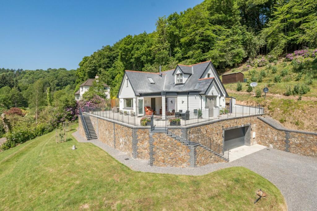 4 bedroom detached house for sale in Lower Washfield, Tiverton, Devon, EX16