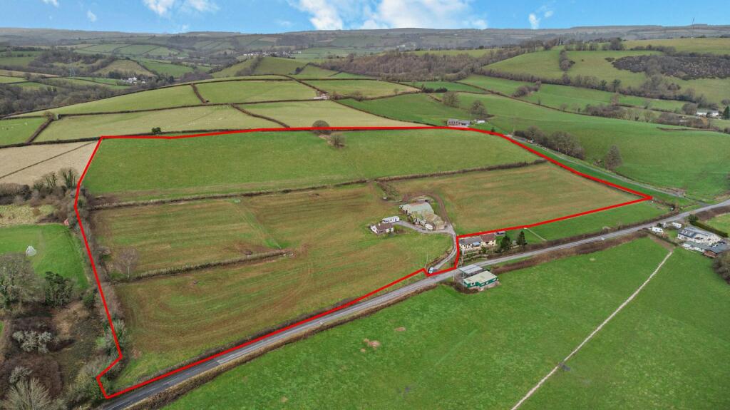 2 bedroom bungalow for sale in Bampton, Tiverton, Devon, EX16