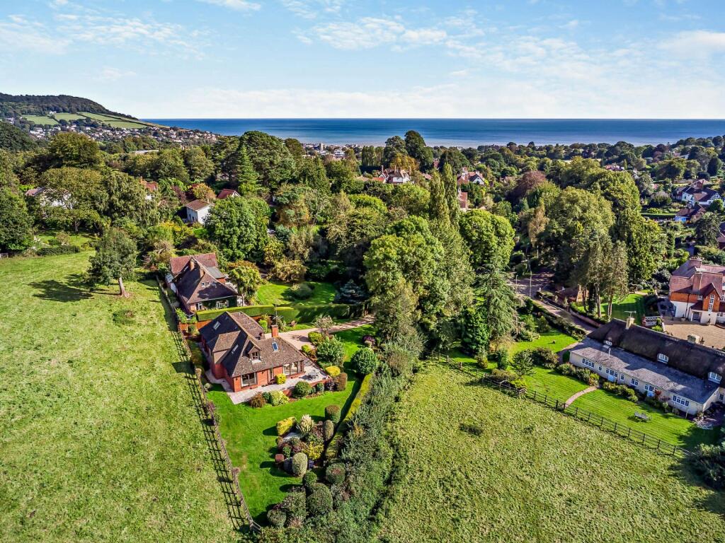 3 bedroom detached house for sale in Broadway, Bickwell Valley