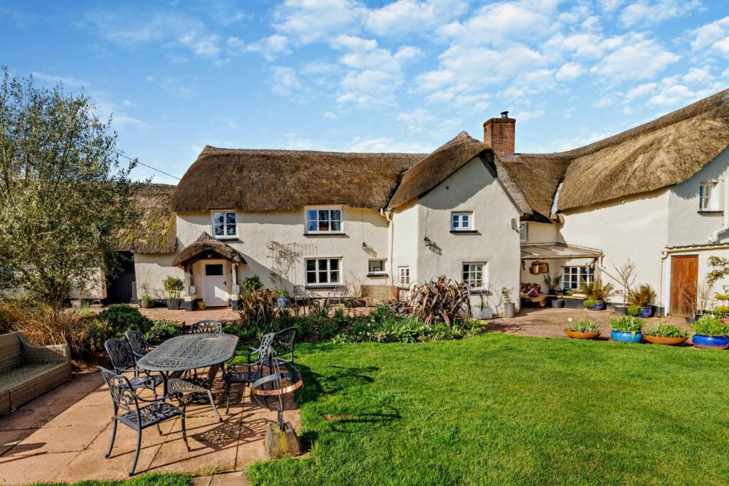 5 bedroom detached house for sale in Knowle, Cullompton, Devon, EX15