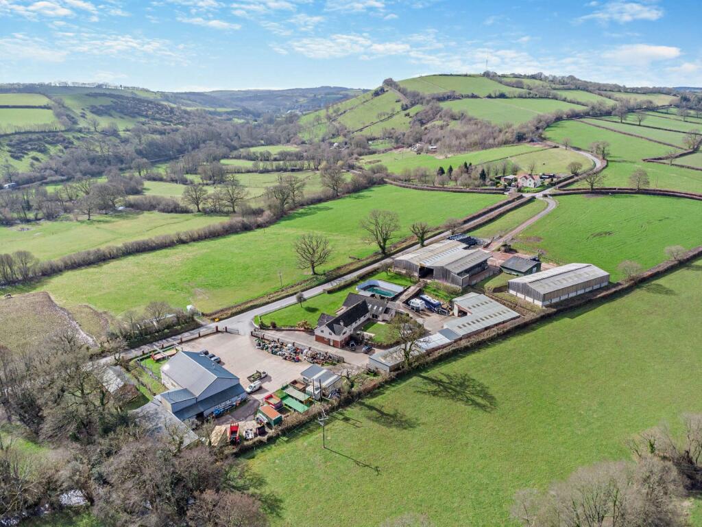 7 bedroom bungalow for sale in Shillingford, Tiverton, Devon, EX16