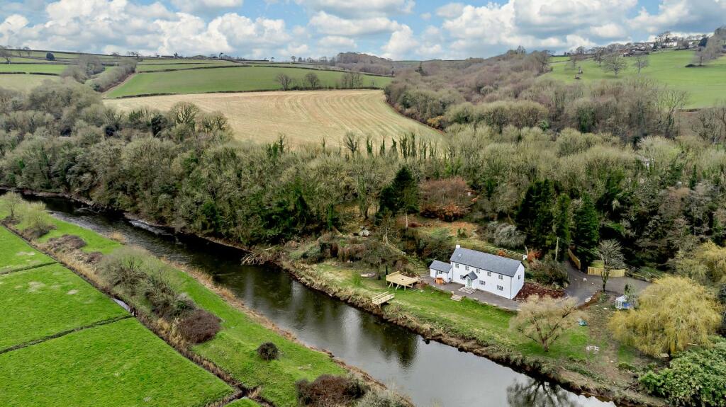 4 bedroom detached house for sale in Weare Giffard, Bideford, Devon, EX39