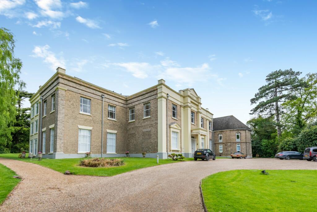 2 bedroom flat for sale in Honeypot Lane, Stock, Ingatestone, Essex, CM4
