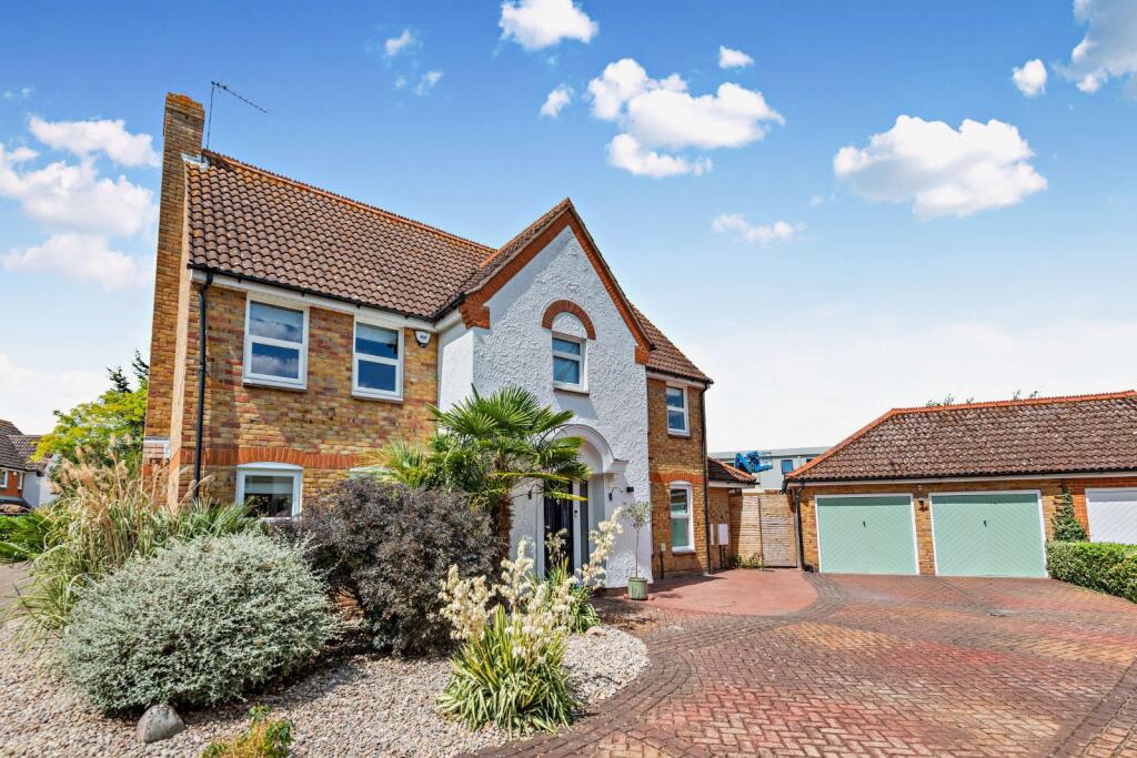 Main image of property: De Vere Close, Hatfield Peverel, Chelmsford, Essex