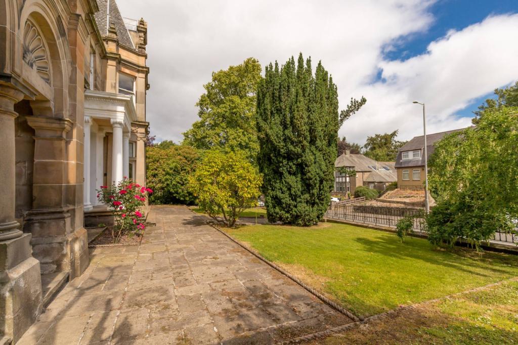 8 bedroom detached house for sale in New Road, Bannockburn, Stirling