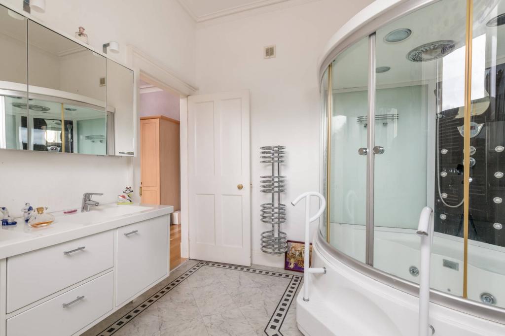 8 bedroom detached house for sale in New Road, Bannockburn, Stirling