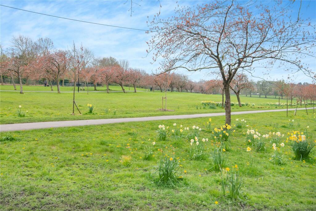 2 bedroom flat for sale in York Place, Harrogate, North Yorkshire, HG1