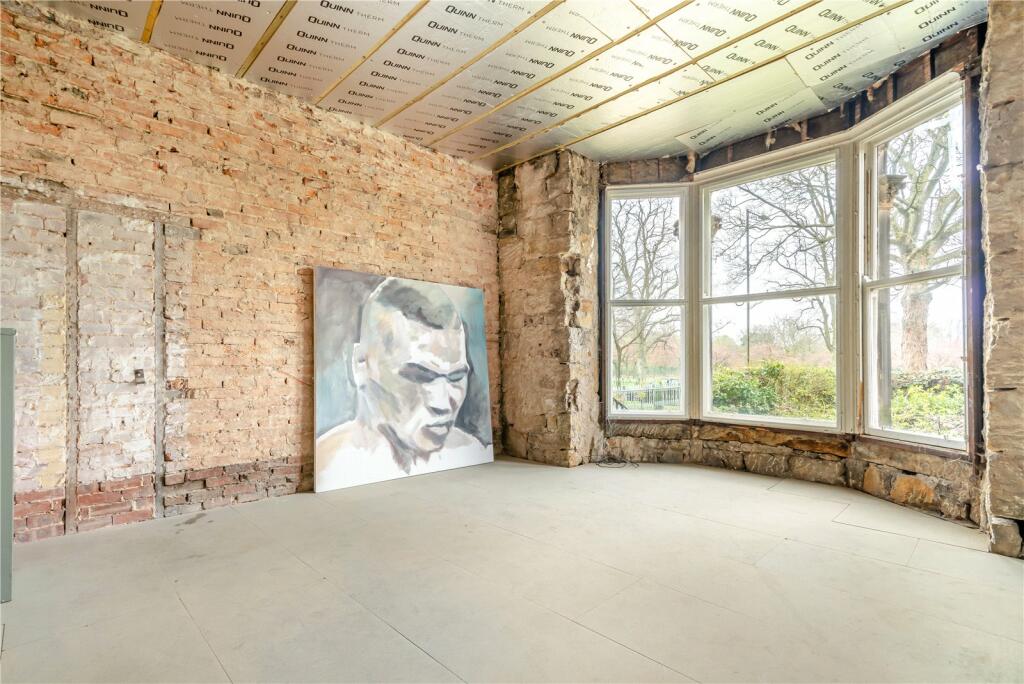 2 bedroom flat for sale in York Place, Harrogate, North Yorkshire, HG1