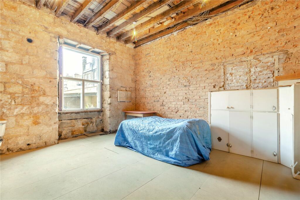 2 bedroom flat for sale in York Place, Harrogate, North Yorkshire, HG1
