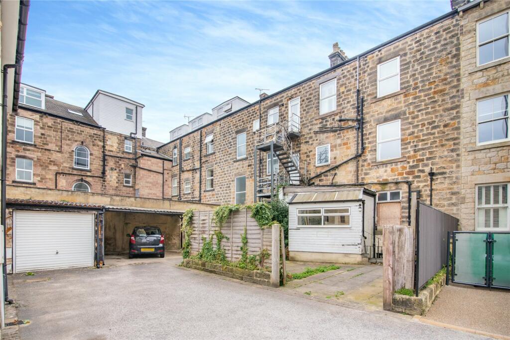 2 bedroom flat for sale in York Place, Harrogate, North Yorkshire, HG1